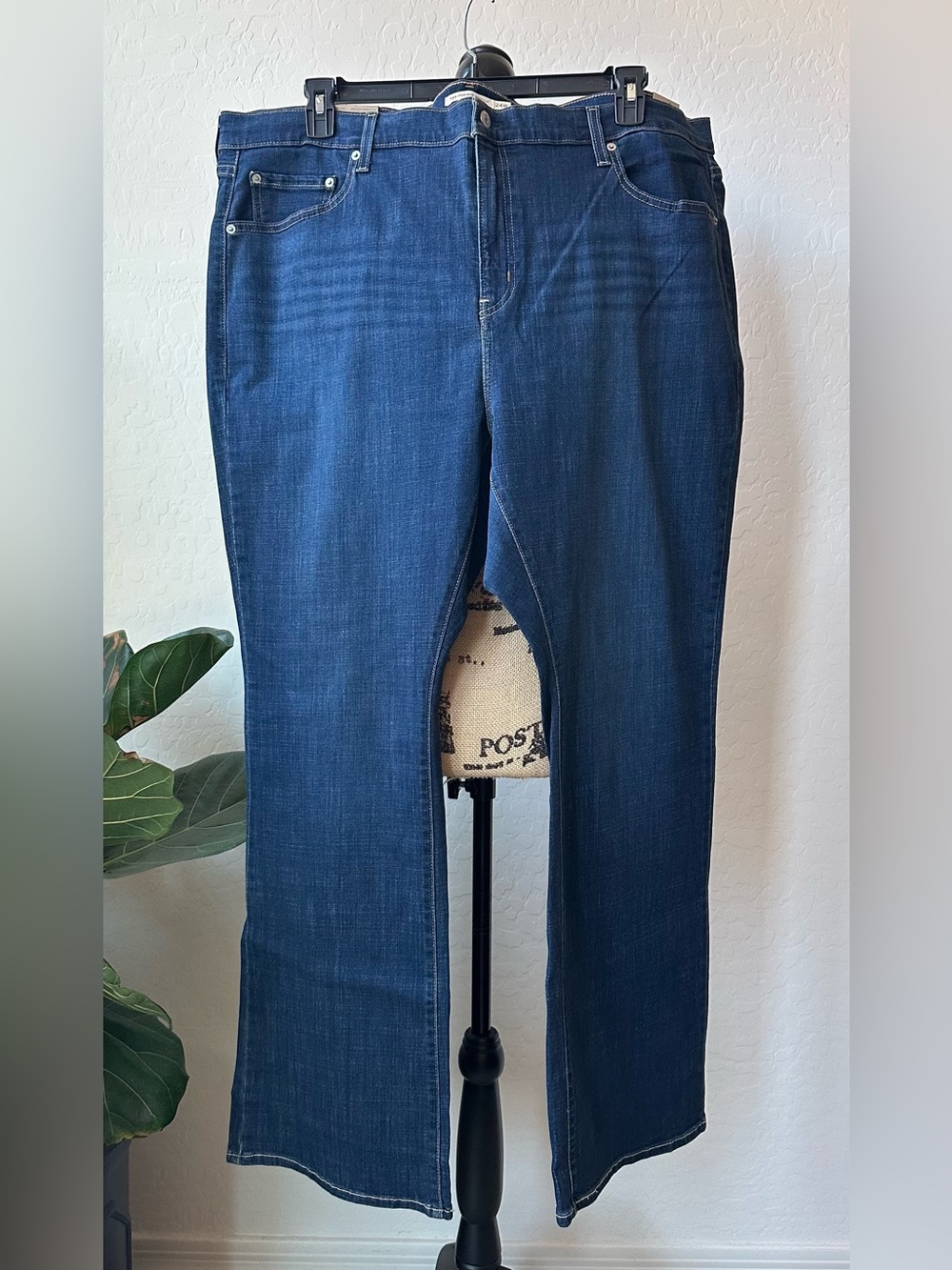 NWT Levi’s Classic Bootcut Mid Rise Indigo Blue Woman’s Jeans Size 24W